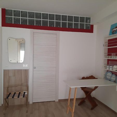 Adg Emilia 10 Appartamenti Del Garda Peschiera del Garda Bagian luar foto