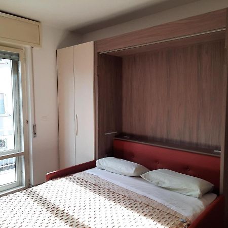 Adg Emilia 10 Appartamenti Del Garda Peschiera del Garda Bagian luar foto