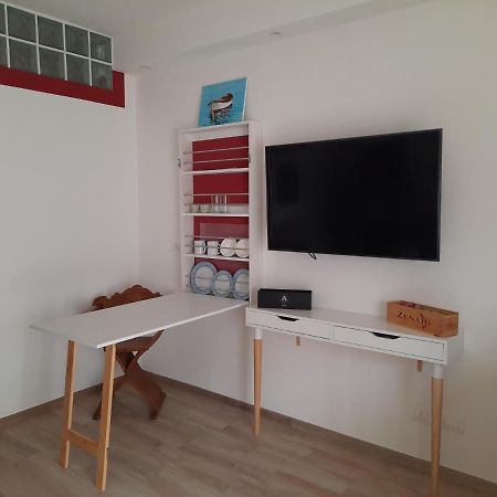 Adg Emilia 10 Appartamenti Del Garda Peschiera del Garda Bagian luar foto