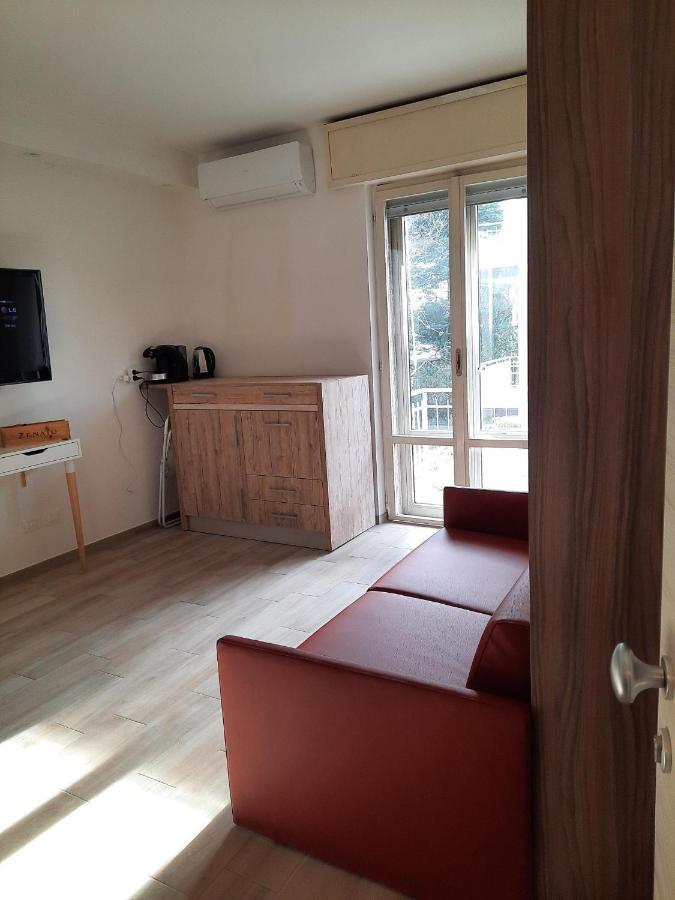 Adg Emilia 10 Appartamenti Del Garda Peschiera del Garda Bagian luar foto