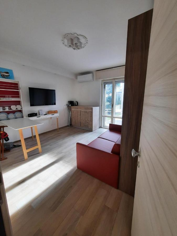 Adg Emilia 10 Appartamenti Del Garda Peschiera del Garda Bagian luar foto