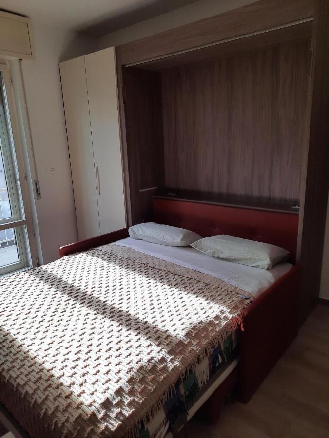 Adg Emilia 10 Appartamenti Del Garda Peschiera del Garda Bagian luar foto